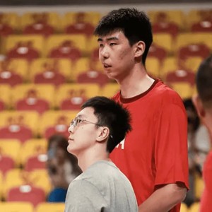 开云下载-愿无大碍！徐昕半场出战6分钟，投篮1中1得到2分1篮板1抢断